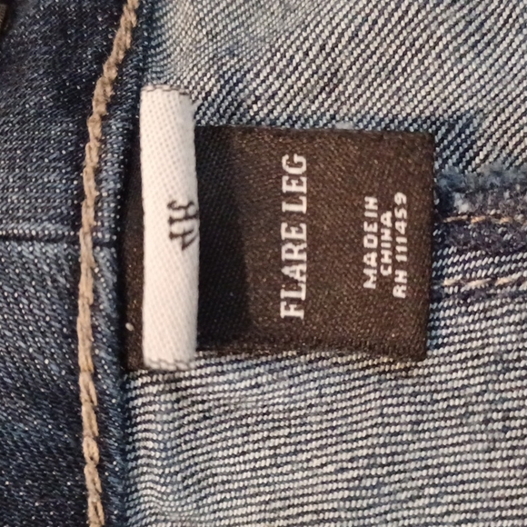 White House Black Market Flare leg contour 4R. Dark wash.  EUC! - Picture 6 of 8